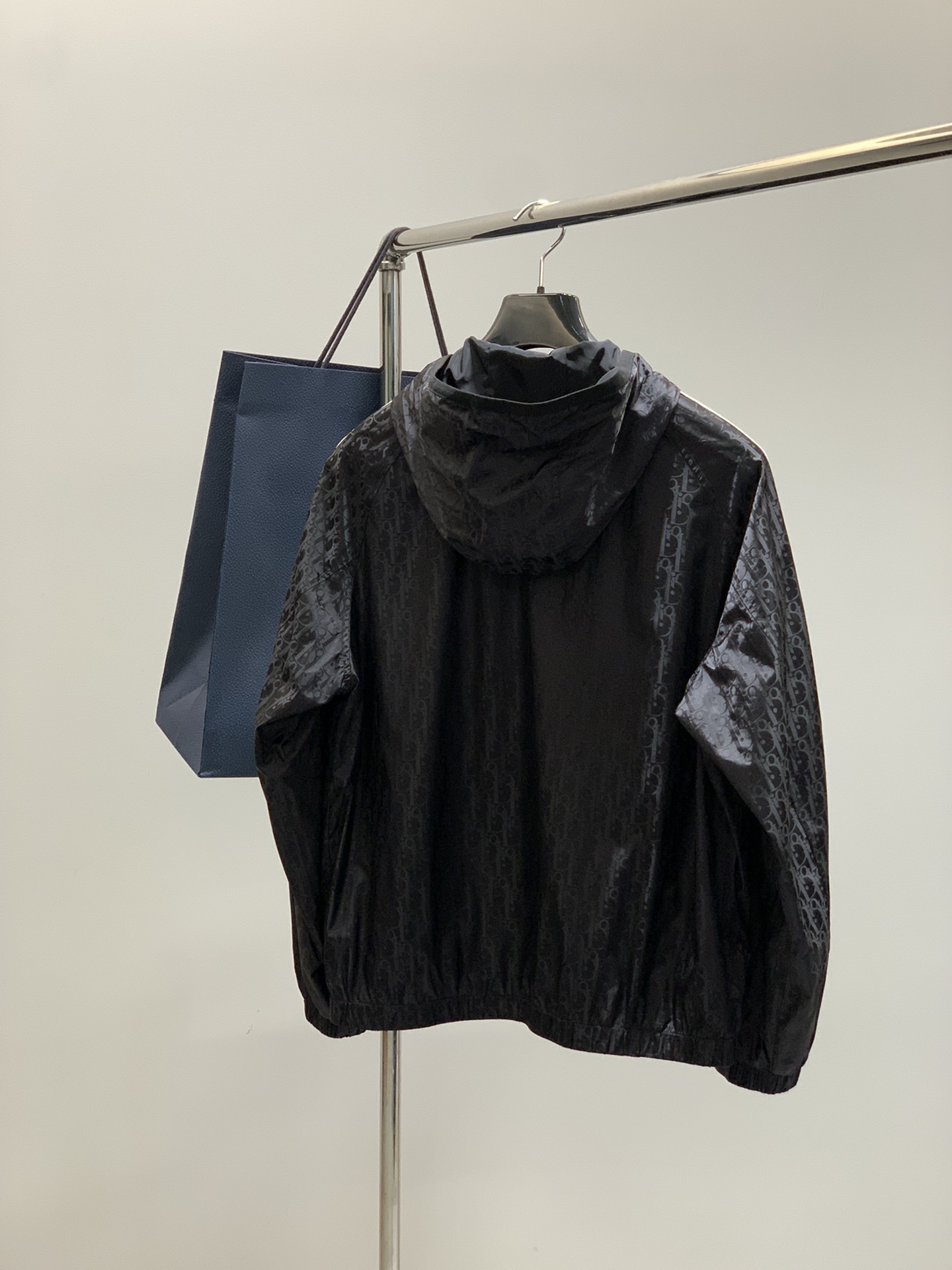 ，Dior 迪奥， 2025秋季新品，专柜同步有售，简约时尚休闲连帽外套，原版进口面料，舒适透气，顶级印