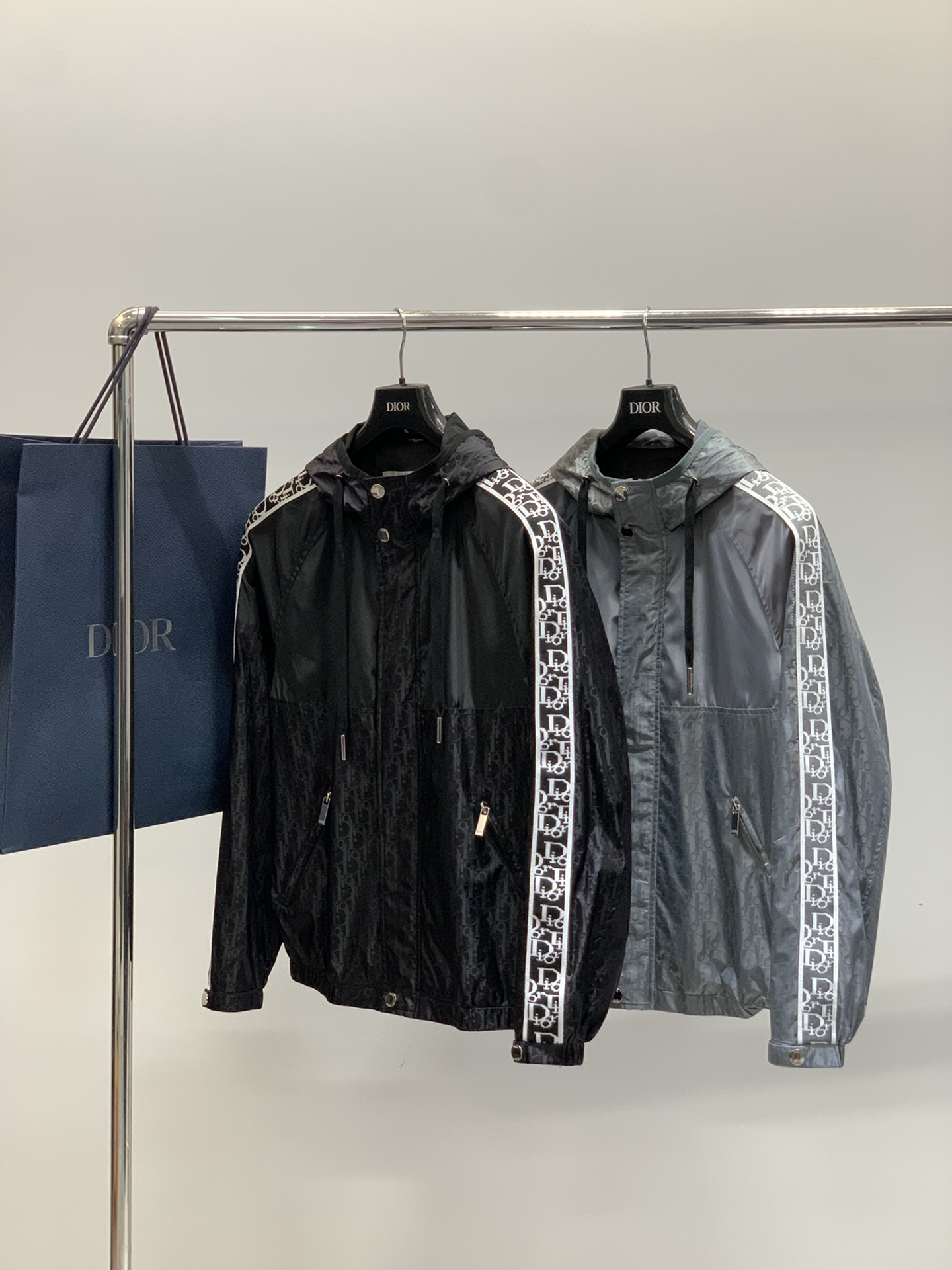 ，Dior 迪奥， 2025秋季新品，专柜同步有售，简约时尚休闲连帽外套，原版进口面料，舒适透气，顶级印