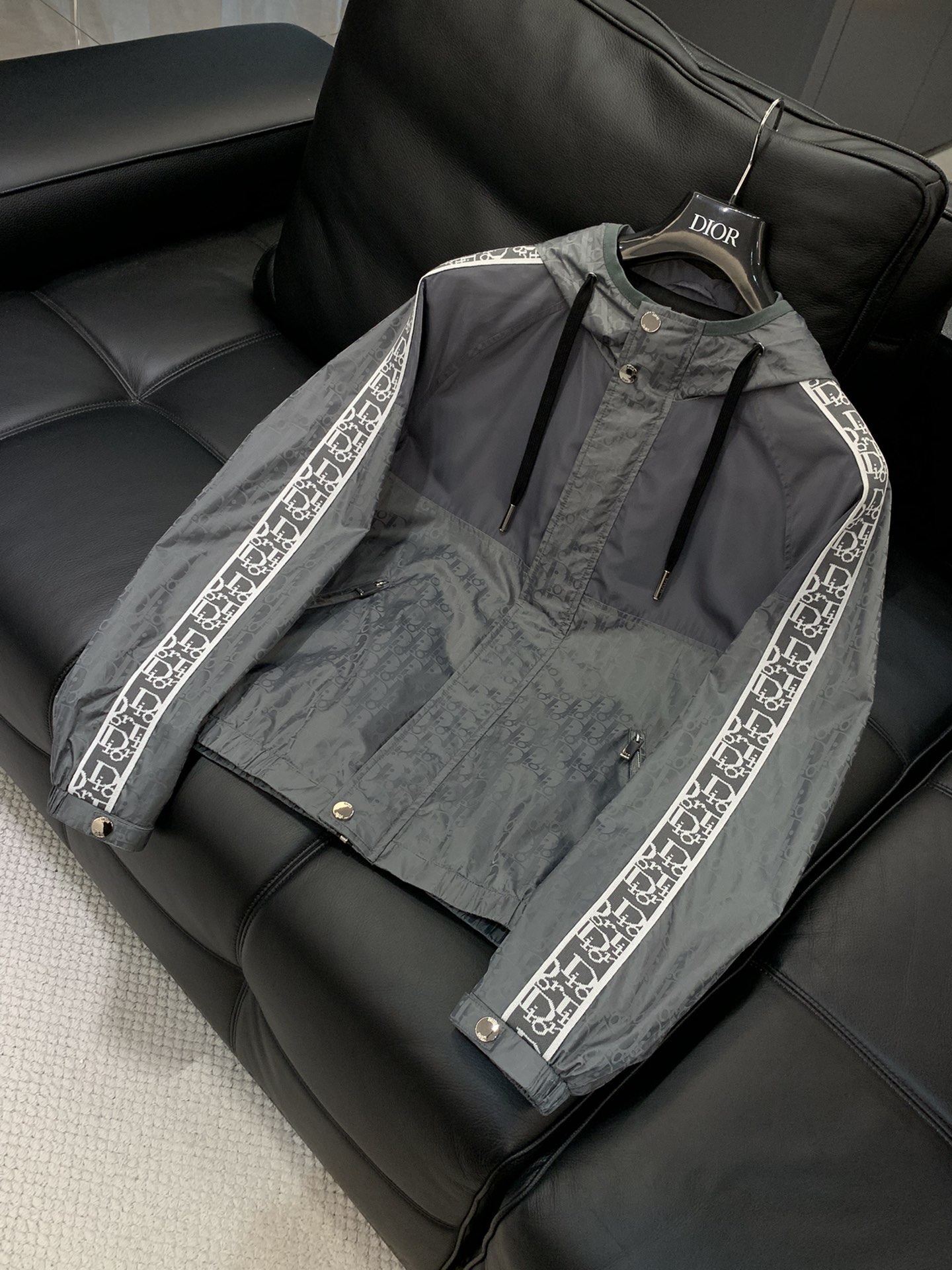 ，Dior 迪奥， 2025秋季新品，专柜同步有售，简约时尚休闲连帽外套，原版进口面料，舒适透气，顶级印