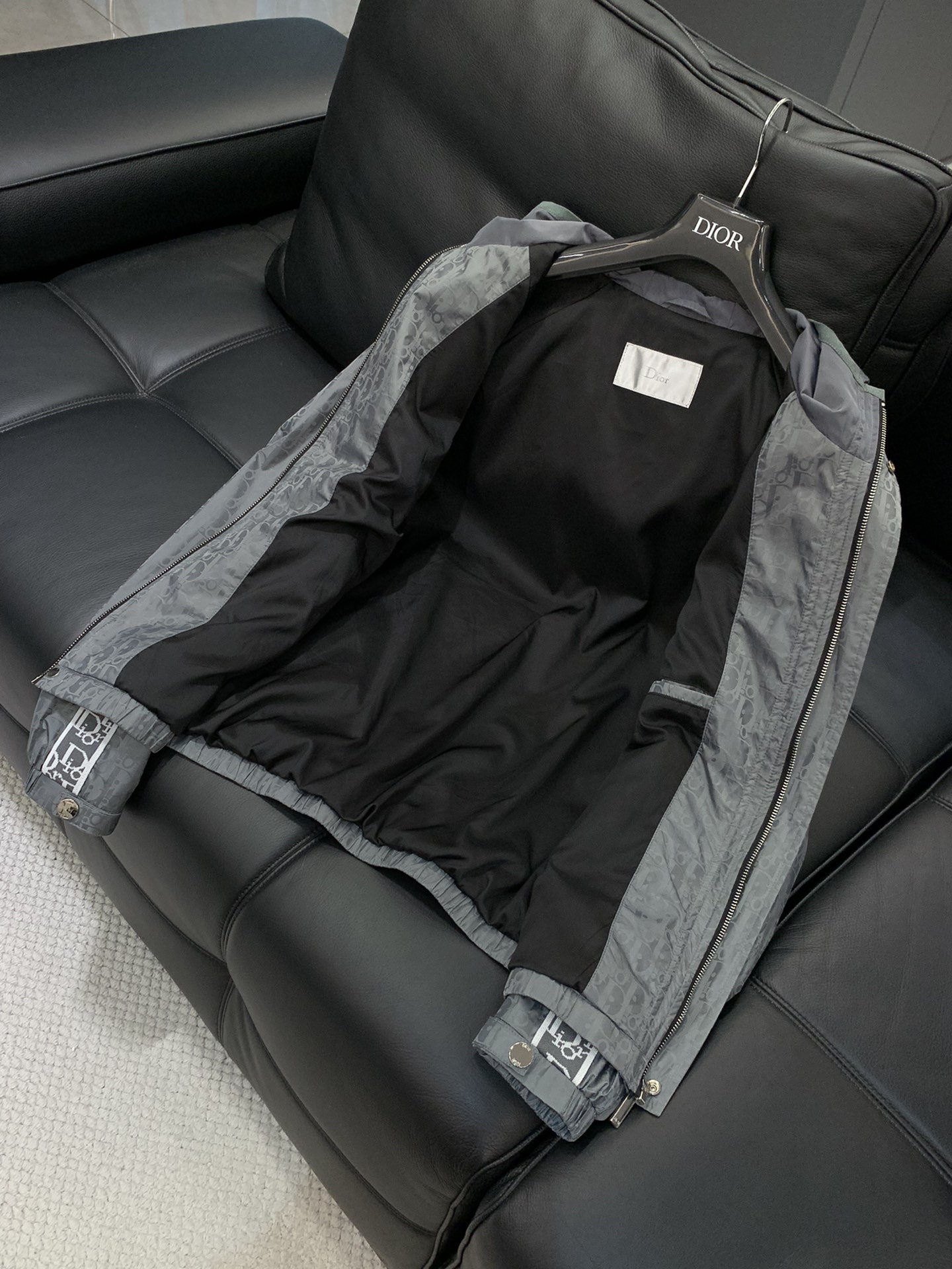 ，Dior 迪奥， 2025秋季新品，专柜同步有售，简约时尚休闲连帽外套，原版进口面料，舒适透气，顶级印