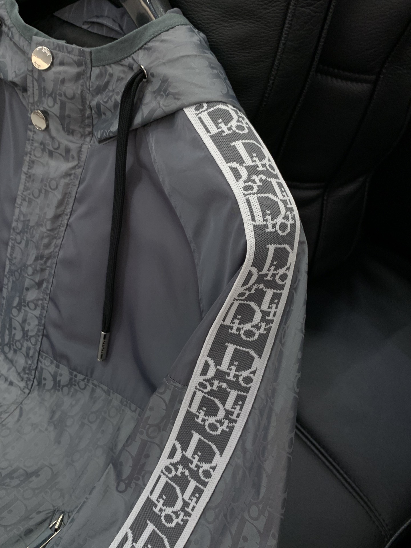 ，Dior 迪奥， 2025秋季新品，专柜同步有售，简约时尚休闲连帽外套，原版进口面料，舒适透气，顶级印