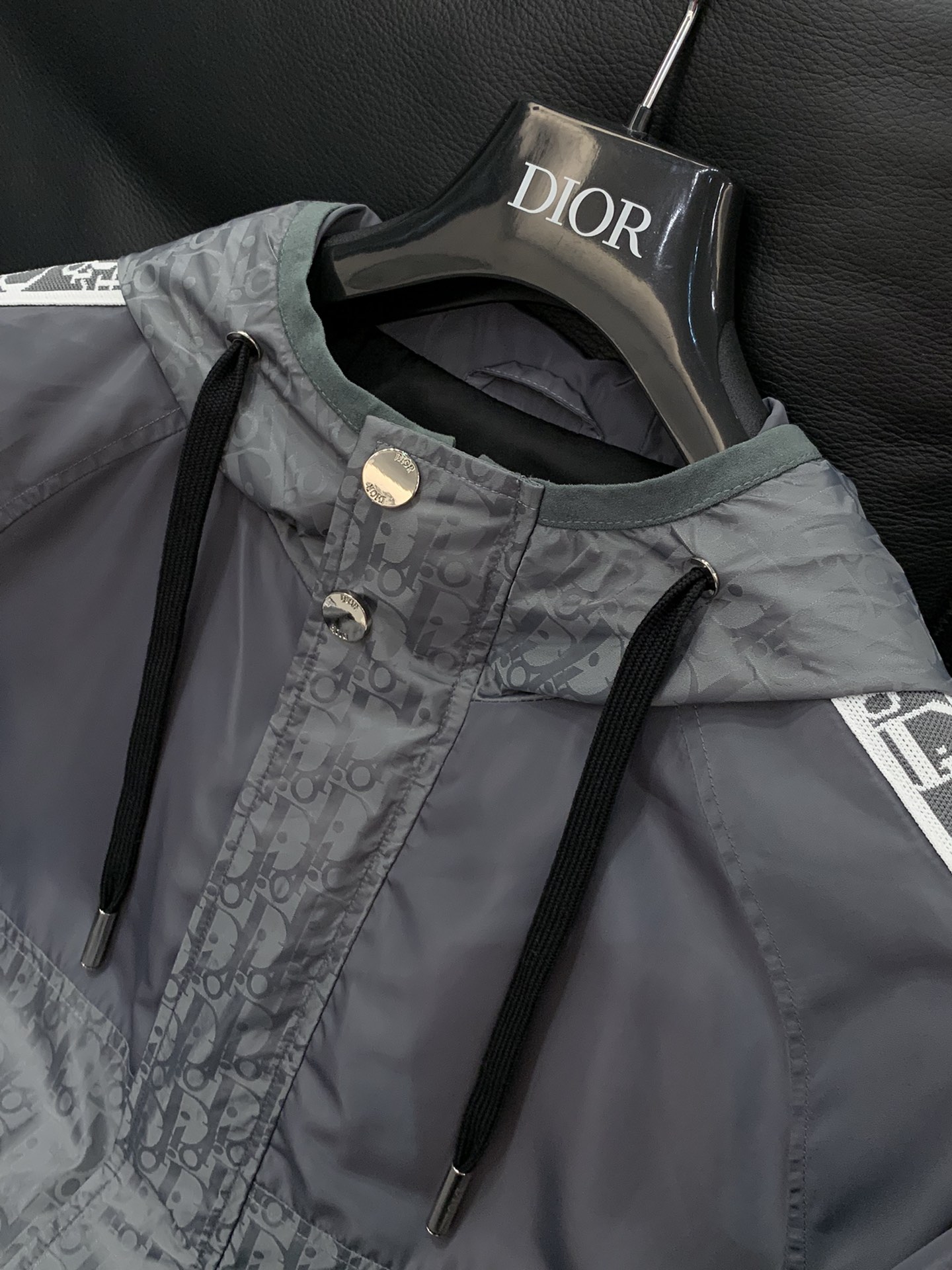 ，Dior 迪奥， 2025秋季新品，专柜同步有售，简约时尚休闲连帽外套，原版进口面料，舒适透气，顶级印