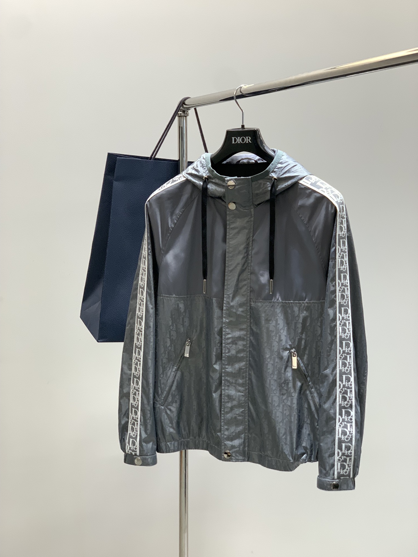 ，Dior 迪奥， 2025秋季新品，专柜同步有售，简约时尚休闲连帽外套，原版进口面料，舒适透气，顶级印