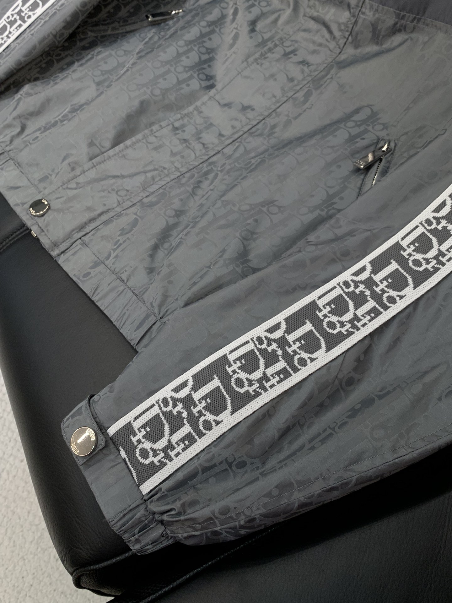 ，Dior 迪奥， 2025秋季新品，专柜同步有售，简约时尚休闲连帽外套，原版进口面料，舒适透气，顶级印