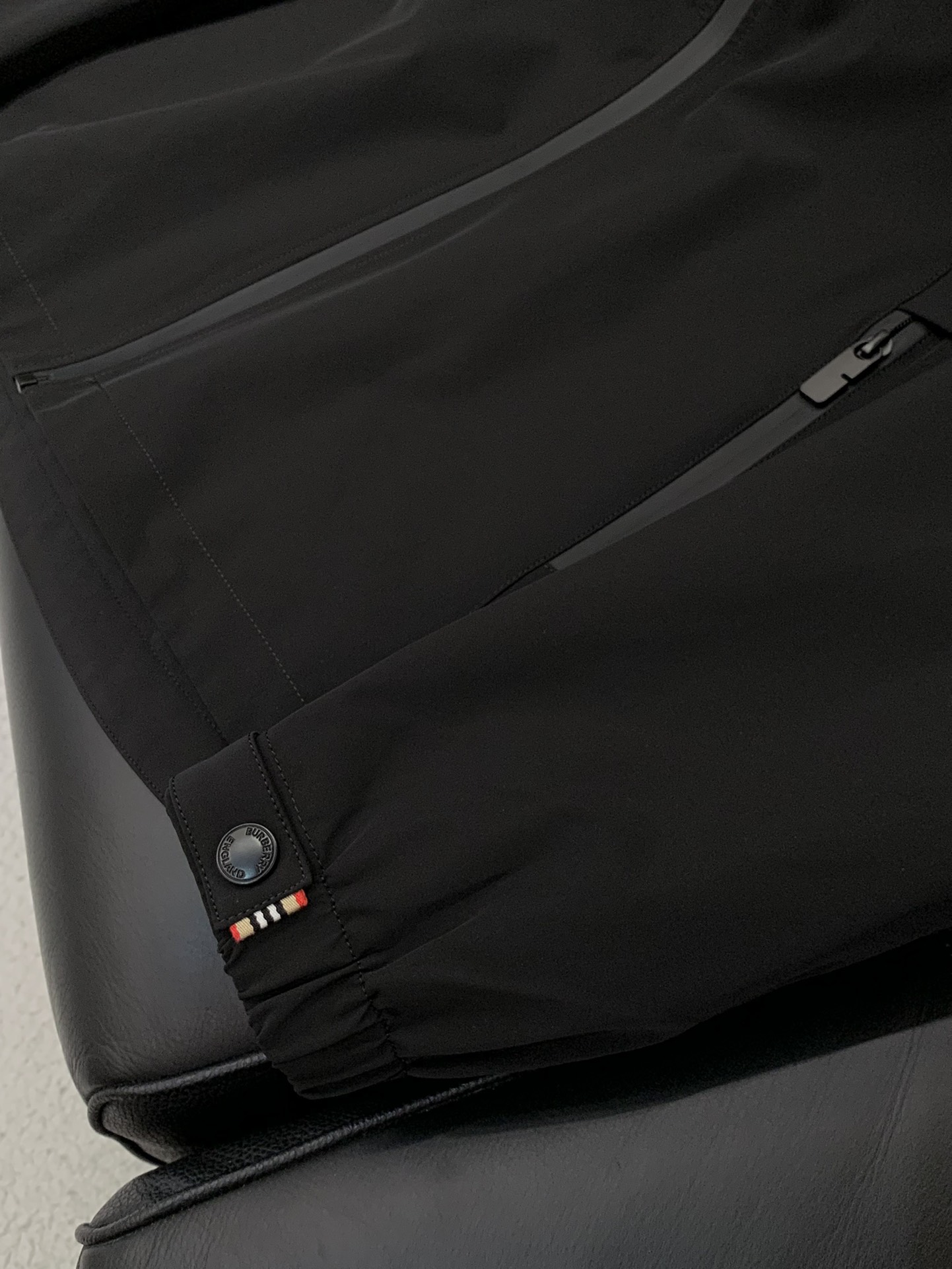 ，Burberry 巴宝莉，2025秋季最新品，专柜同步有售，原单狠货，时尚休闲连帽外套，进口原版面料，