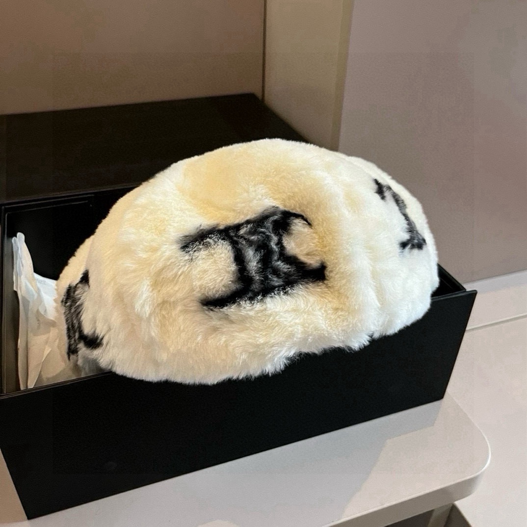 🆕

Celine赛琳新款兔毛贝雷帽，头围57cm