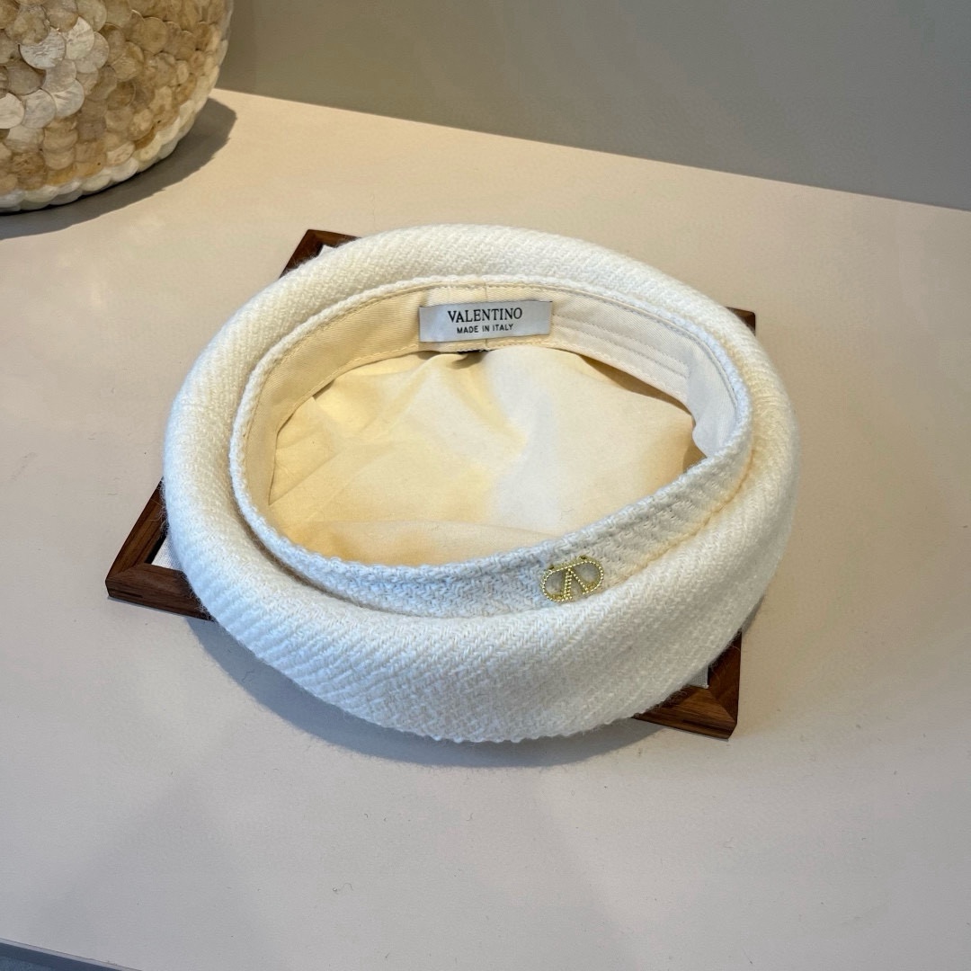 🆕

华伦天奴新款贝雷帽 头围57cm