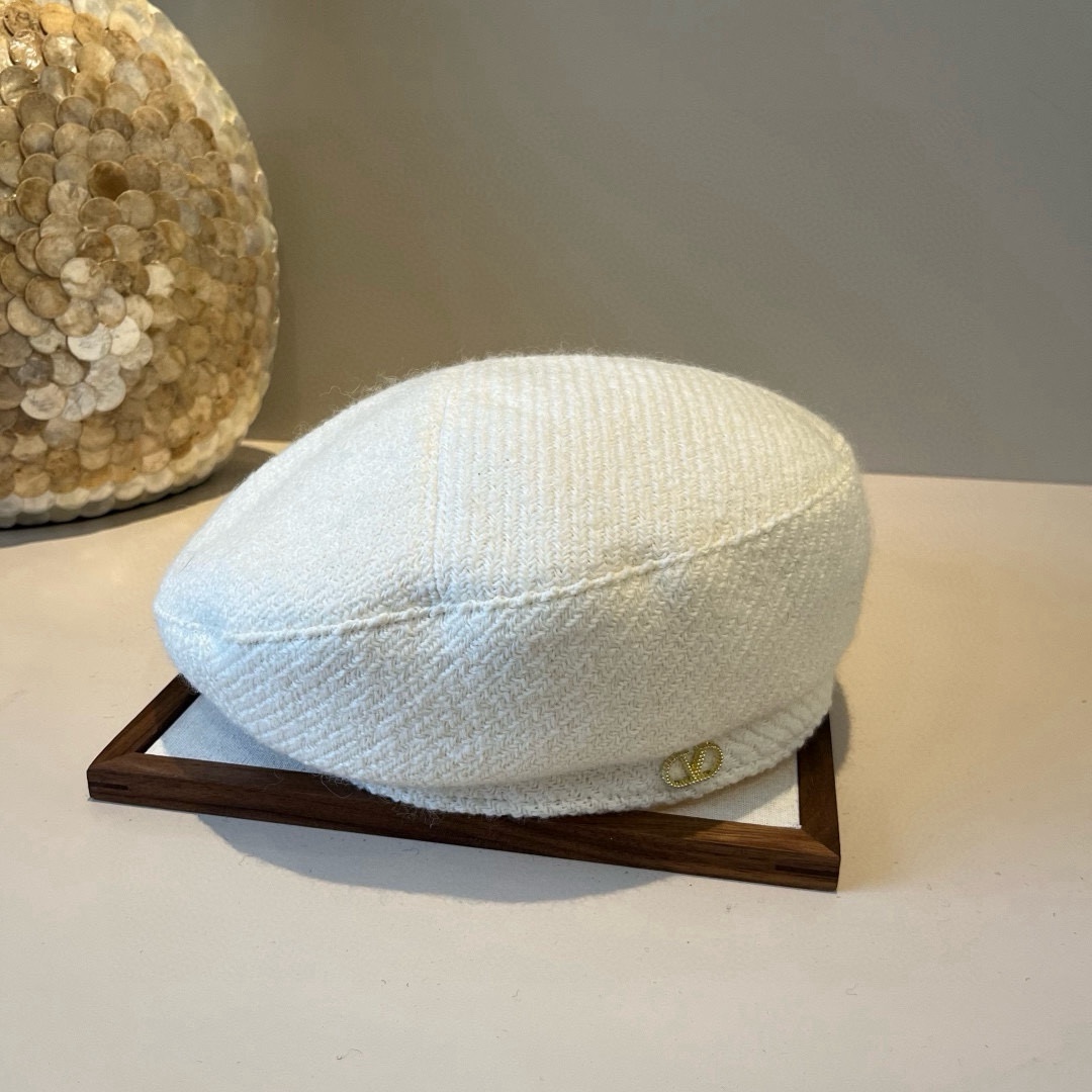 🆕

华伦天奴新款贝雷帽 头围57cm