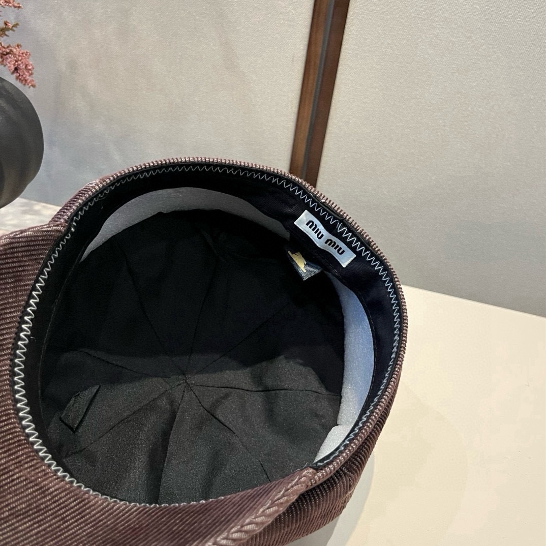 🆕

miumiu缪缪新款鸭舌画家帽，头围57cm