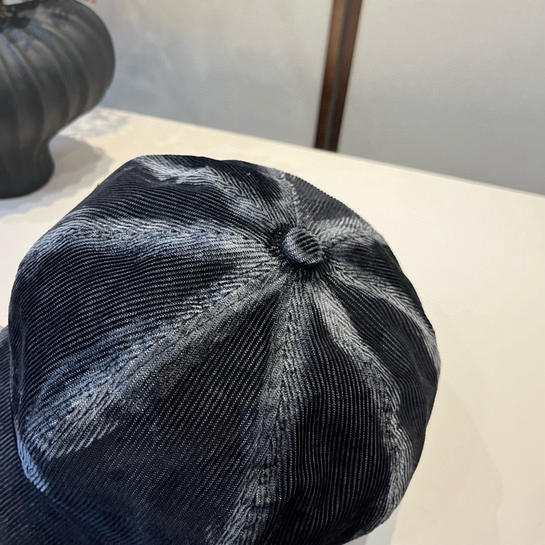 🆕

miumiu缪缪新款鸭舌画家帽，头围57cm