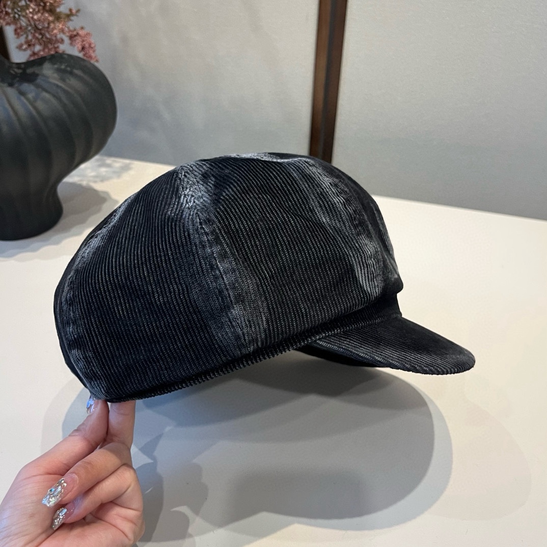 🆕

miumiu缪缪新款鸭舌画家帽，头围57cm