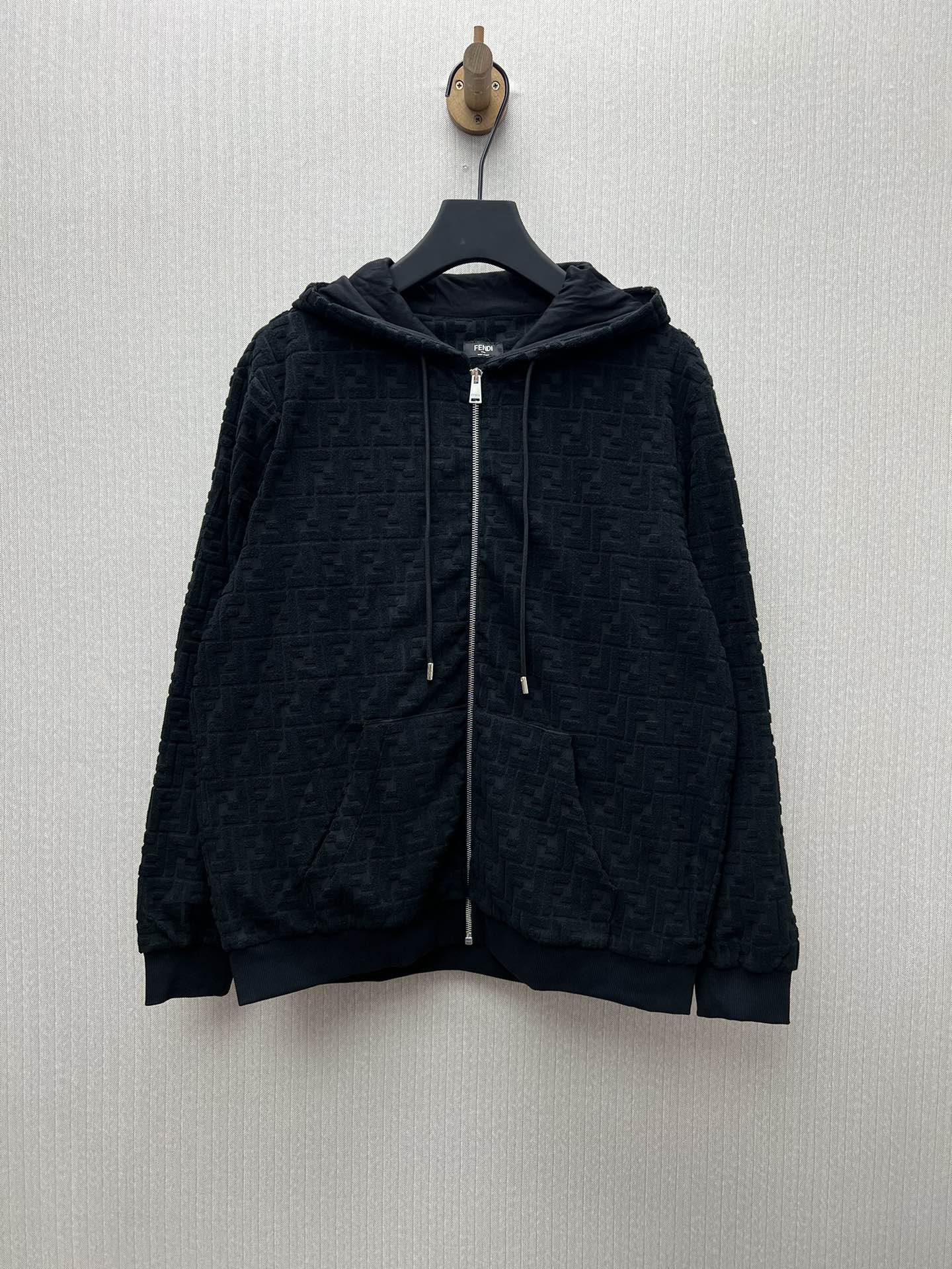 Fendi 25SS nueva sudadera de manga larga con capucha y cremallera, lisa, con textura en relieve, hombre, negro, tallas:…