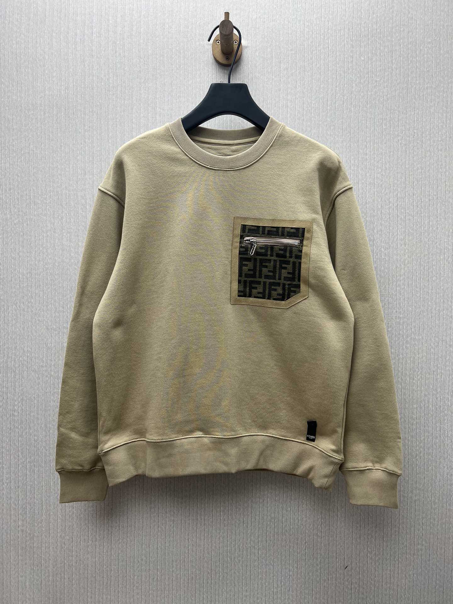 FENDI 25SS nueva sudadera de manga larga con cuello redondo, estampado de letras, corte holgado, para hombre, beige. Ta…