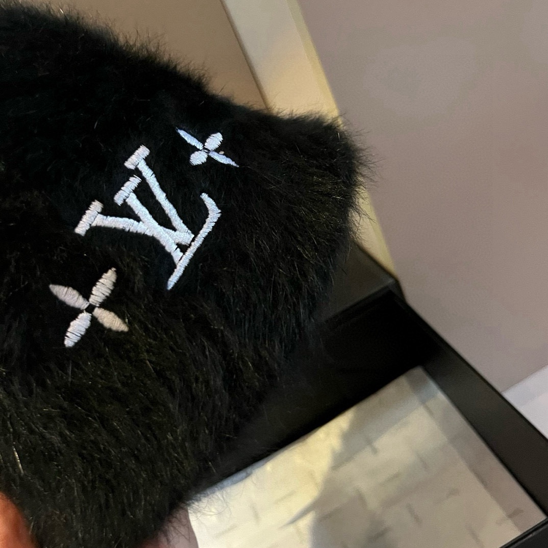 🆕

Lv路易威登秋冬新款渔夫帽，手抓帽，可折叠，黑 白两色，头围57cm