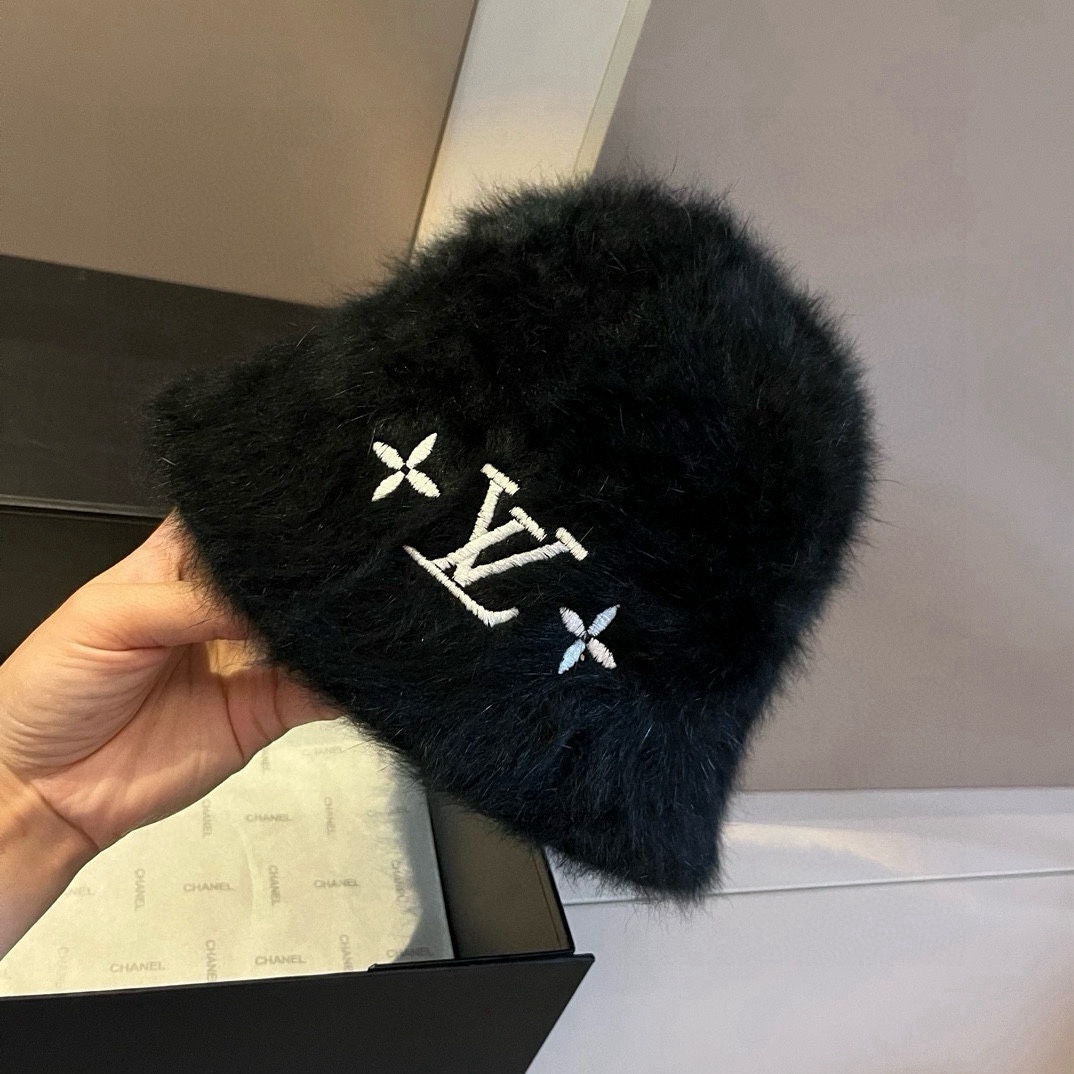 🆕

Lv路易威登秋冬新款渔夫帽，手抓帽，可折叠，黑 白两色，头围57cm