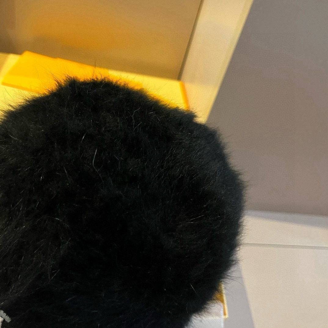 🆕

Lv路易威登秋冬新款渔夫帽，手抓帽，可折叠，黑 白两色，头围57cm