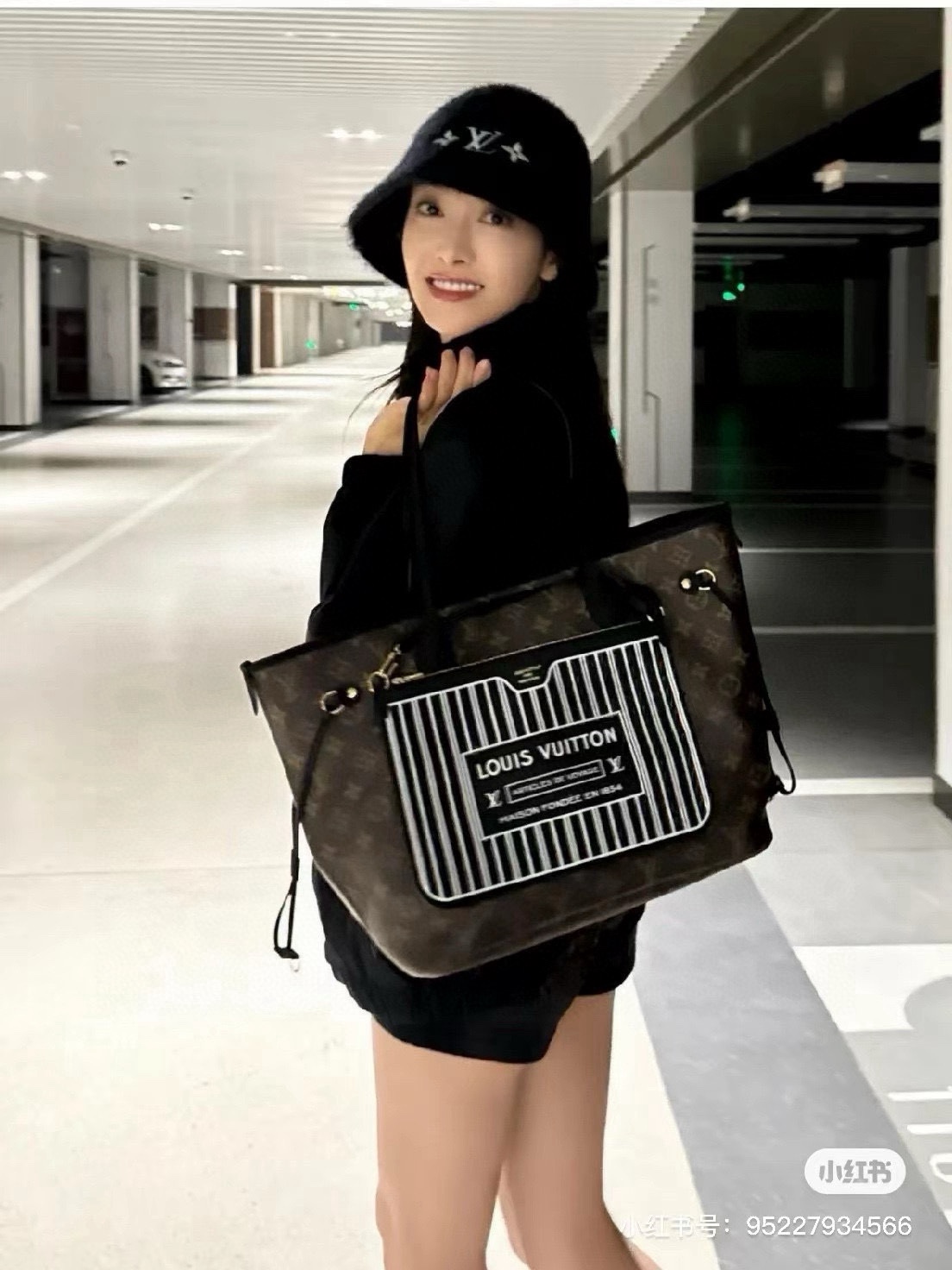 🆕

Lv路易威登秋冬新款渔夫帽，手抓帽，可折叠，黑 白两色，头围57cm