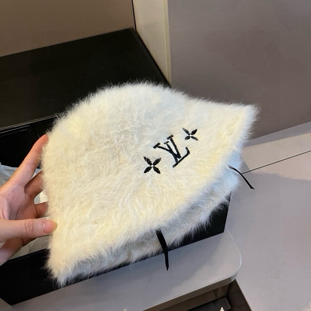 🆕

Lv路易威登秋冬新款渔夫帽，手抓帽，可折叠，黑 白两色，头围57cm