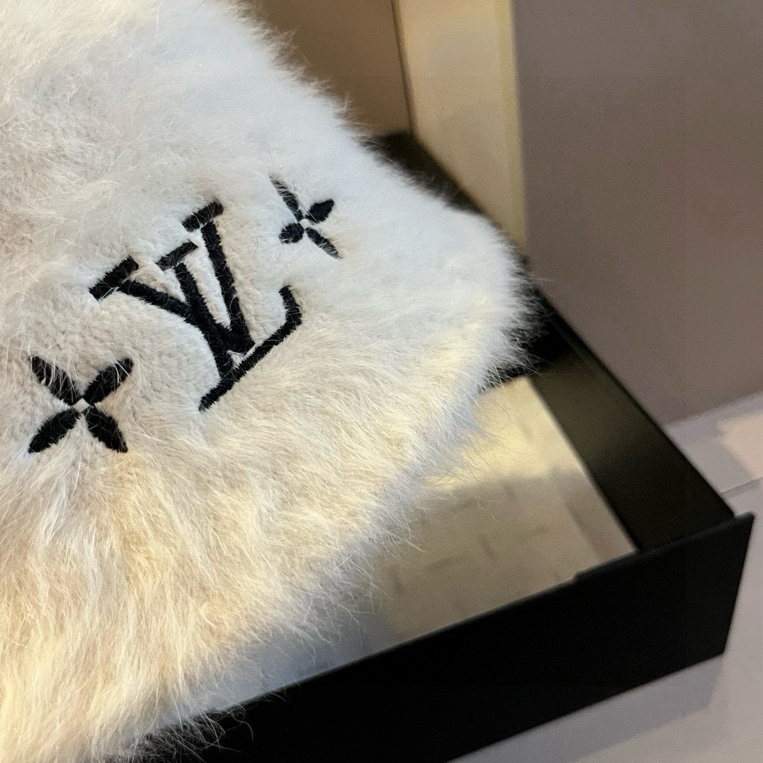 🆕

Lv路易威登秋冬新款渔夫帽，手抓帽，可折叠，黑 白两色，头围57cm