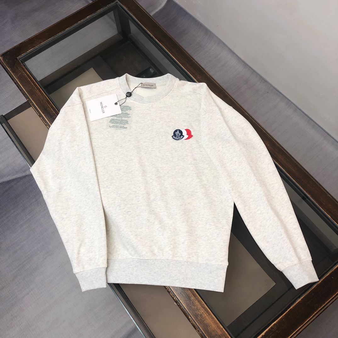 NO:525699,Round neck sweatshirt MON*CLER matte mouth cover, the latest couple's round neck sweatshirt, sweatshirt straight trousers, leg trousers, custom-made 420g wash cotton terry rings~ The top three-dimensional tailoring of real shots, customized fabrics, comfortable and breathable!  Brand logo embellishment!  The touch is delicate and soft, the upper body is comfortable and breathable, the style of a big brand, luxurious and atmospheric, versatile style, not picky in people's clothes, fine workmanship and meticulous, it is definitely worth the product!  Color black white royal blue gray Number of codes S M L XL XXL [Please report height and weight by order], Moncler, hoodie, sweatshirts, alexander wang19860909圆领卫衣 MON*CLER 蒙口 早秋独家最新情侣款圆领卫衣 卫裤直筒裤 束脚裤套装定制420克水洗纯棉毛圈～实物拍摄顶级好货立体剪裁 定制面料,舒适透气！品牌logo标志点缀！手感细腻柔软, 上身舒适透气 ,大牌风范 奢华大气 百搭款式 穿着不挑人 ,做工精细一丝不苟 ,绝对值得的好货！ 颜色黑色 白色 宝蓝 灰色 码数S M L XL XXL【下单请报身高体重】,,Moncler,hoodie,sweatshirts,alexander wang,Men's clothing