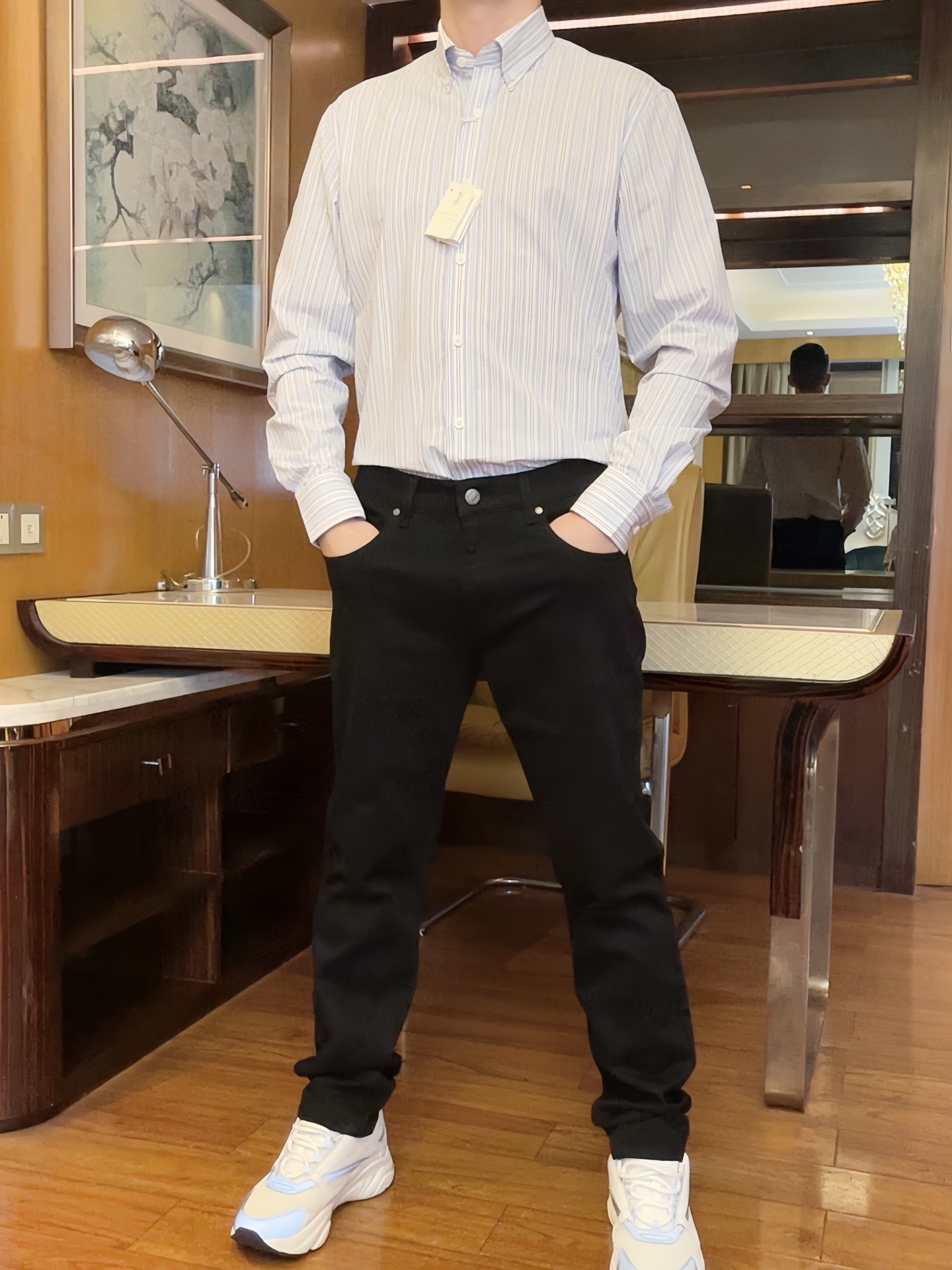 NO:522465,Jenia-2025 counter latest casual pants are shipped, and European and American counters are popular!  Selected Italian imported fine cotton + recycled fiber fabrics with straight slim design, customized buttons and back pockets with large Z logo and latest leather logos to highlight taste, definitely a business and casual boutique. Number 29-38 (model 180/140 wears 32, with Hong Kong Lane Crawford gift box packaging), zegna, alexander wang19860909杰尼亚-2025专柜最新款休闲裤出货 欧美专柜热销单品！精选意大利进口精棉+再生纤维面料搭配直筒修身设计,定制纽扣和后袋的大Z标志及最新皮标彰显品味 绝对是商务休闲精品.码数29-38（模特180/140穿32,配香港连卡佛礼盒包装）,,zegna,alexander wang,Men's clothing