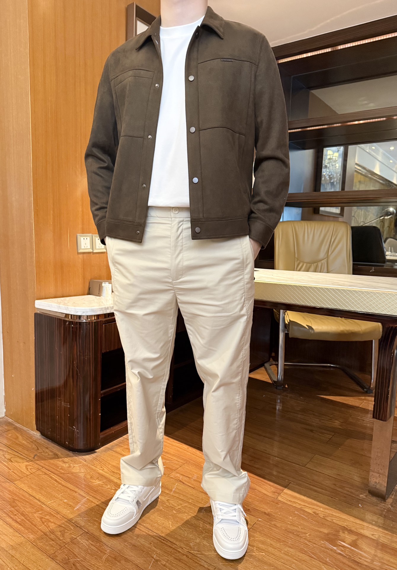 NO:522467,Dior-2025 counter latest hot casual pants arrive, hot-selling items in European and American counters!  Selected custom fabrics imported from Italy with the latest slim fit design of foot, customized hardware and CD letter embroidery to highlight fashion, needless to say, the upper body effect is: M-XXXL (model 180/140 wears L, with Hong Kong Lane Crawford gift box packaging), dior, alexander wang19860909迪奥-2025专柜最新爆款休闲裤到货,欧美专柜热销单品！精选意大利进口定制面料搭配最新的收脚修身设计,定制五金和CD字母绣彰显时尚 上身效果不用多说.码数:M-XXXL(模特180/140穿L,配香港连卡佛礼盒包装）,,dior,alexander wang,Men's clothing