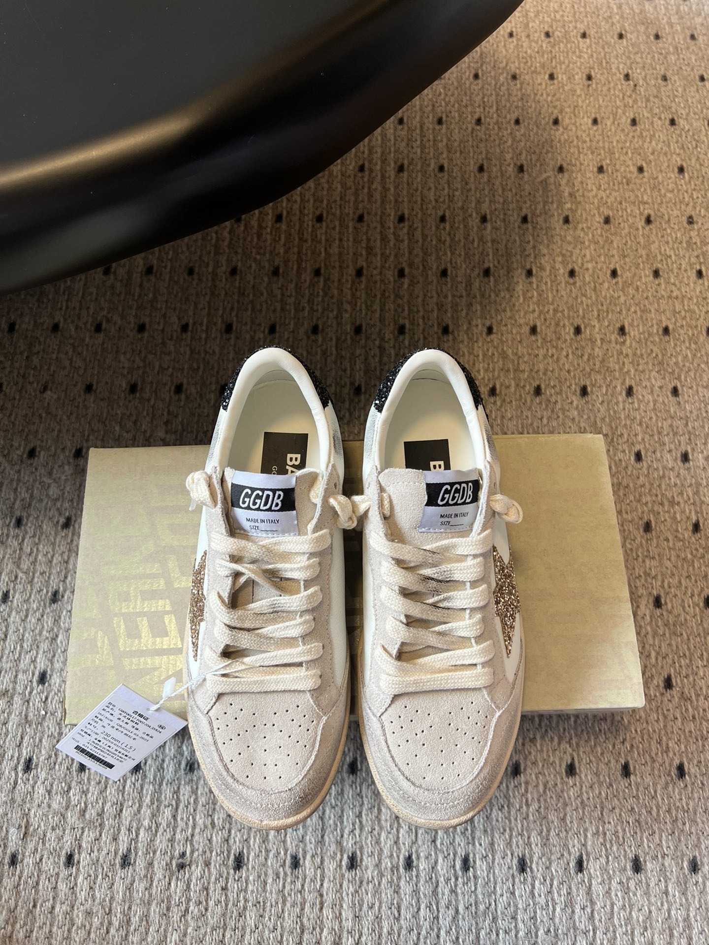 NO:471333,Purchase level GGDB Golden Goos* 25ss German training shoes ggdb classic couples small dirty shoes. To the point of being popular, white shoes, and various small dirty shoes are worn!  Celebrity private server demonstration × It’s so versatile!  No need to worry about washing shoes anymore!  Original custom cowhide (the essence of old making) inner towel + cowhide foot pad, original mold opening 3.5cm high-rise latex insole, irregular hand-polished torn upper, even the sole is polished and worn. Upper cowhide, inner cowhide, outer cowhide, TPU sole, Size# women's 35-40 (40 custom made without return or exchange), casual shoes/sports shoes, sneakers, cowhide19860909代购级 GGDB Golden Goos* 25ss 德训鞋 ggdb经典情侣款小脏鞋 火红程度上怼小白鞋,下踩各类小脏鞋！ 明星私服上脚示范 ×就是这么百搭 ！再也不用担心洗鞋的问题啦！ 鞋面原版定制牛皮（做旧精髓所在）内里毛巾+牛皮垫脚,原版开模3.5cm内增高乳胶鞋垫 不规则手工打磨做破鞋面,就连鞋底也是打磨做旧的 鞋面牛皮面 内里牛里 大底TPU大底 Size#女35-40（40订做不退换）,休闲鞋/运动鞋,sneakers,cowhide,Women's Shoes