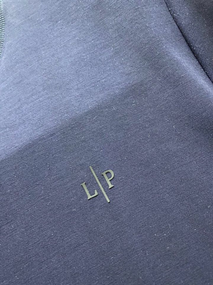 Loro Piana 诺悠翩雅L/SS最新款莱赛尔天丝短袖圆领套装，以意大利古里亚海岸晨间的自然色调展现