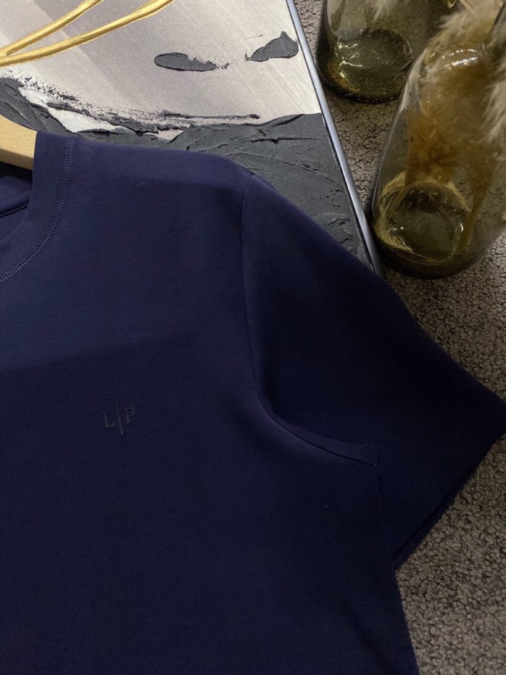 Loro Piana 诺悠翩雅L/SS最新款莱赛尔天丝短袖圆领套装，以意大利古里亚海岸晨间的自然色调展现