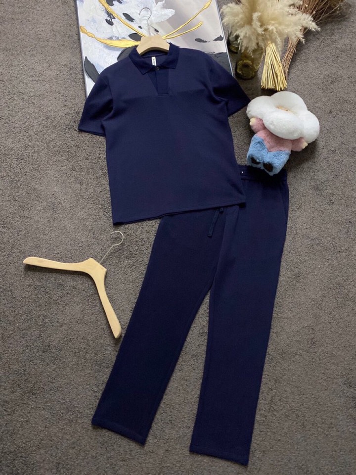 Loro Piana 诺悠翩雅L/SS最新莱赛尔天丝短袖翻领套装，以意大利古里亚海岸晨光的自然色调展现休