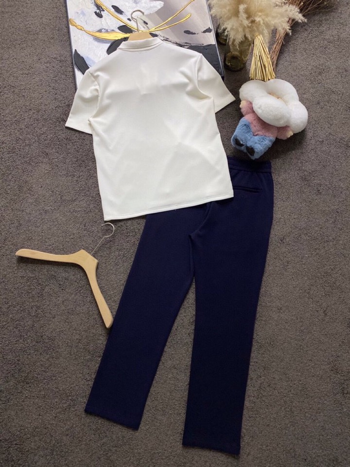 Loro Piana 诺悠翩雅L/SS最新莱赛尔天丝短袖翻领套装，以意大利古里亚海岸晨光的自然色调展现休