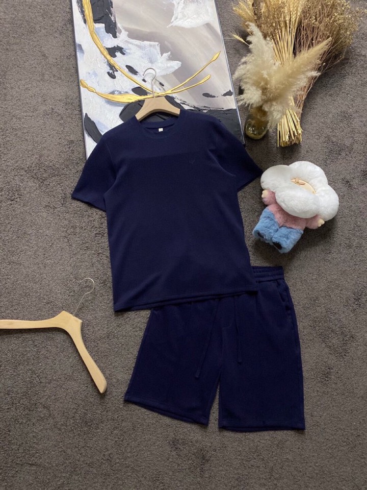 Loro Piana 诺悠翩雅L/SS最新款莱赛尔天丝短袖短裤圆领套装，以意大利古里亚海岸晨间的自然色调