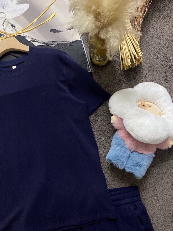 Loro Piana 诺悠翩雅L/SS最新款莱赛尔天丝短袖短裤圆领套装，以意大利古里亚海岸晨间的自然色调