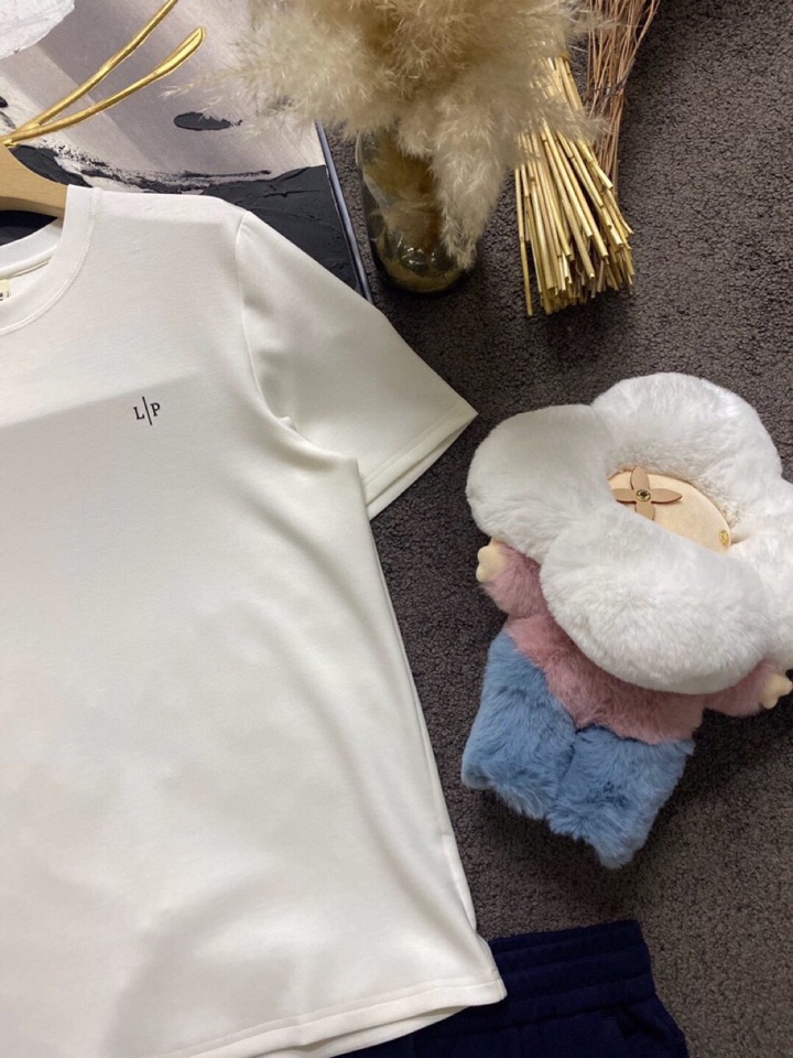 Loro Piana 诺悠翩雅L/SS最新款莱赛尔天丝短袖短裤圆领套装，以意大利古里亚海岸晨间的自然色调