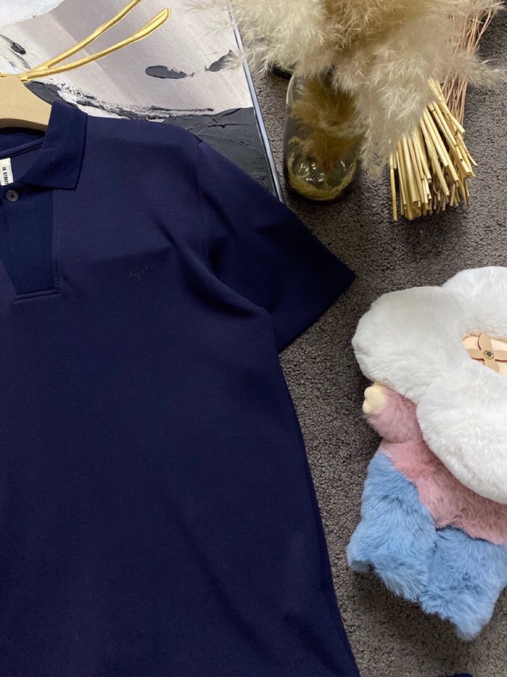 Loro Piana 诺悠翩雅L/SS最新莱赛尔天丝短袖短裤翻领套装，以意大利古里亚海岸晨光的自然色调展