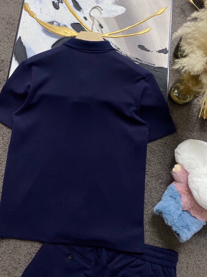 Loro Piana 诺悠翩雅L/SS最新莱赛尔天丝短袖短裤翻领套装，以意大利古里亚海岸晨光的自然色调展