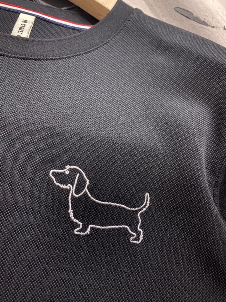 THOM BROWNE 汤姆布朗 TB2025/AW 独家爆款火爆TB 动物狗狗系列短袖圆领T恤，独家定