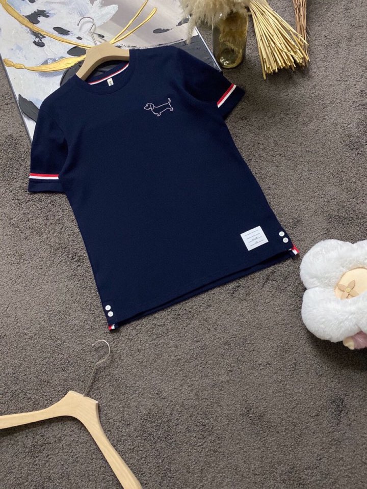 THOM BROWNE 汤姆布朗 TB2025/AW 独家爆款火爆TB 动物狗狗系列短袖圆领T恤，独家定