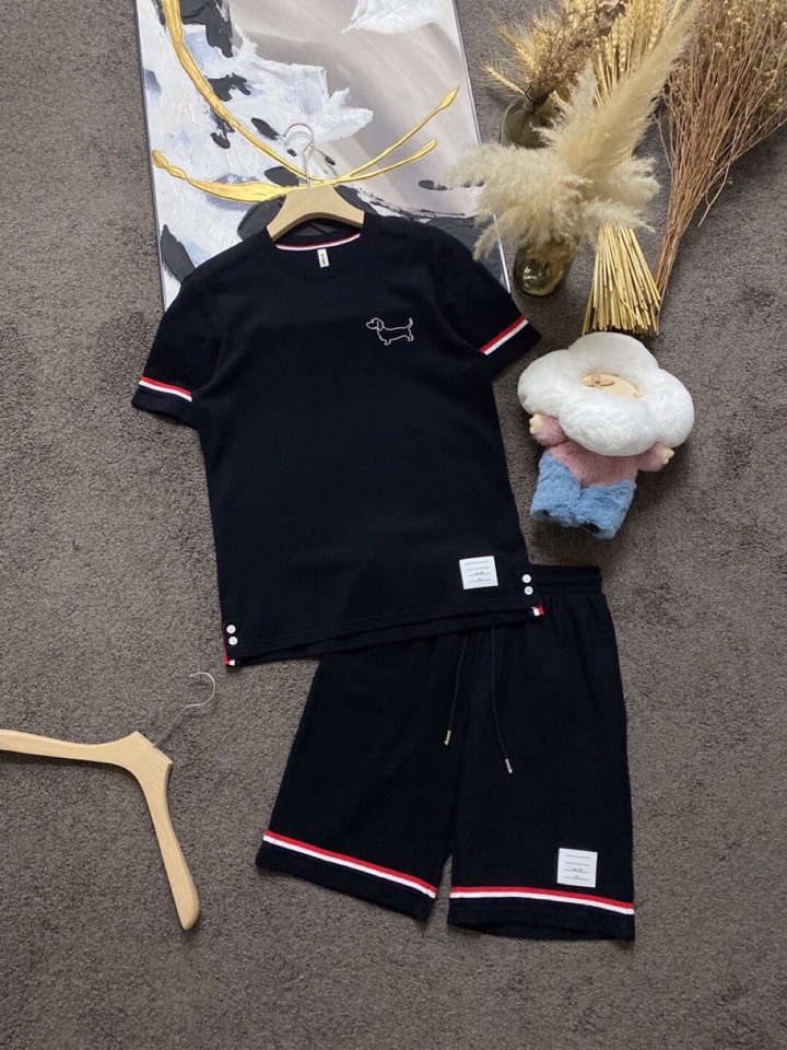 THOM BROWNE 汤姆布朗 TB2025/AW 独家爆款火爆TB 动物狗狗系列短袖圆领套装，独家定