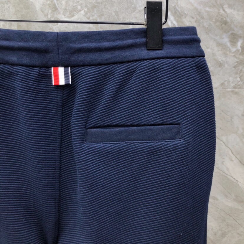 THOM BROWNE 汤姆布朗 TB水波纹色织经典长裤休闲裤 可配套装\n码数：1-4 颜色：灰色、藏
