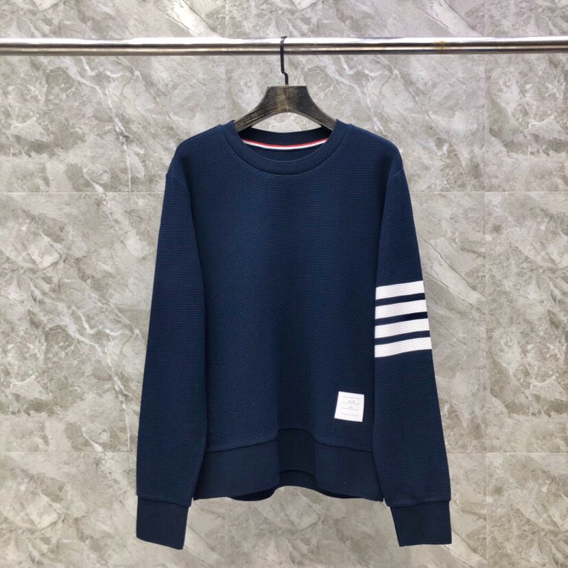 THOM BROWNE 汤姆布朗 “永不过时” TB水波纹色织经典圆领卫衣 可配套装\n码数：1-4 颜