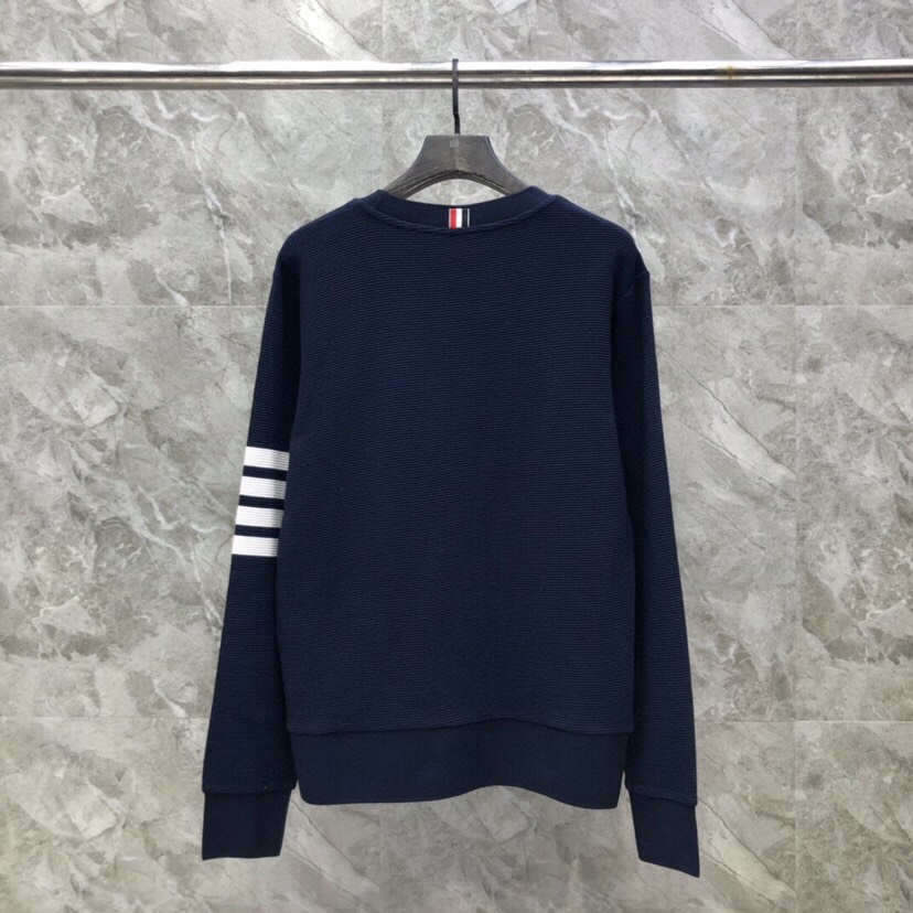 THOM BROWNE 汤姆布朗 “永不过时” TB水波纹色织经典圆领卫衣 可配套装\n码数：1-4 颜