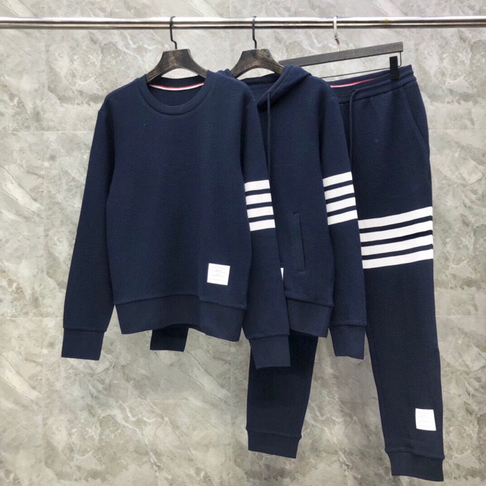 THOM BROWNE 汤姆布朗 “永不过时” TB水波纹色织经典圆领卫衣 可配套装\n码数：1-4 颜