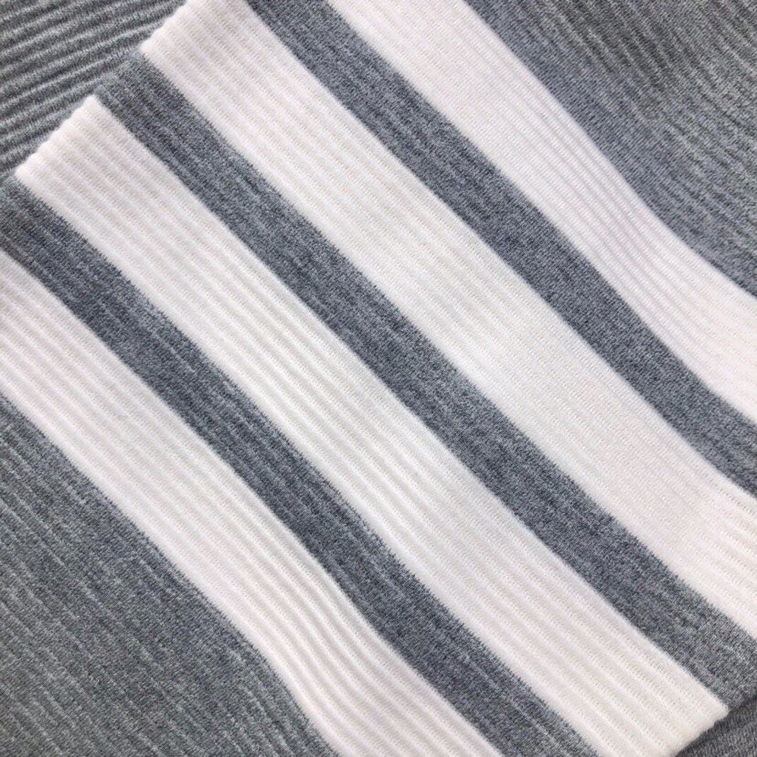 THOM BROWNE 汤姆布朗 “永不过时” TB水波纹色织经典圆领卫衣 可配套装\n码数：1-4 颜