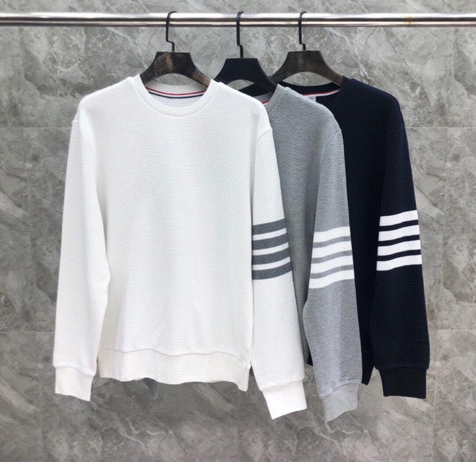 THOM BROWNE 汤姆布朗 “永不过时” TB水波纹色织经典圆领卫衣 可配套装\n码数：1-4 颜