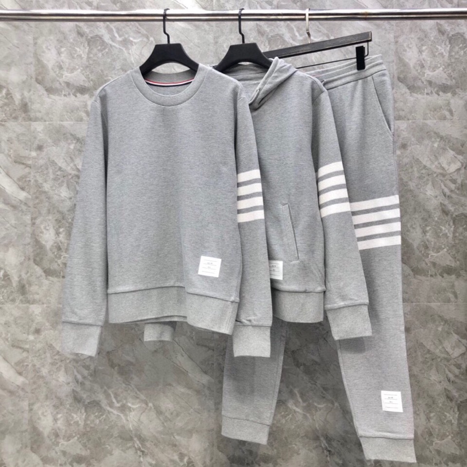 THOM BROWNE 汤姆布朗 “永不过时” TB水波纹色织经典圆领卫衣 可配套装\n码数：1-4 颜