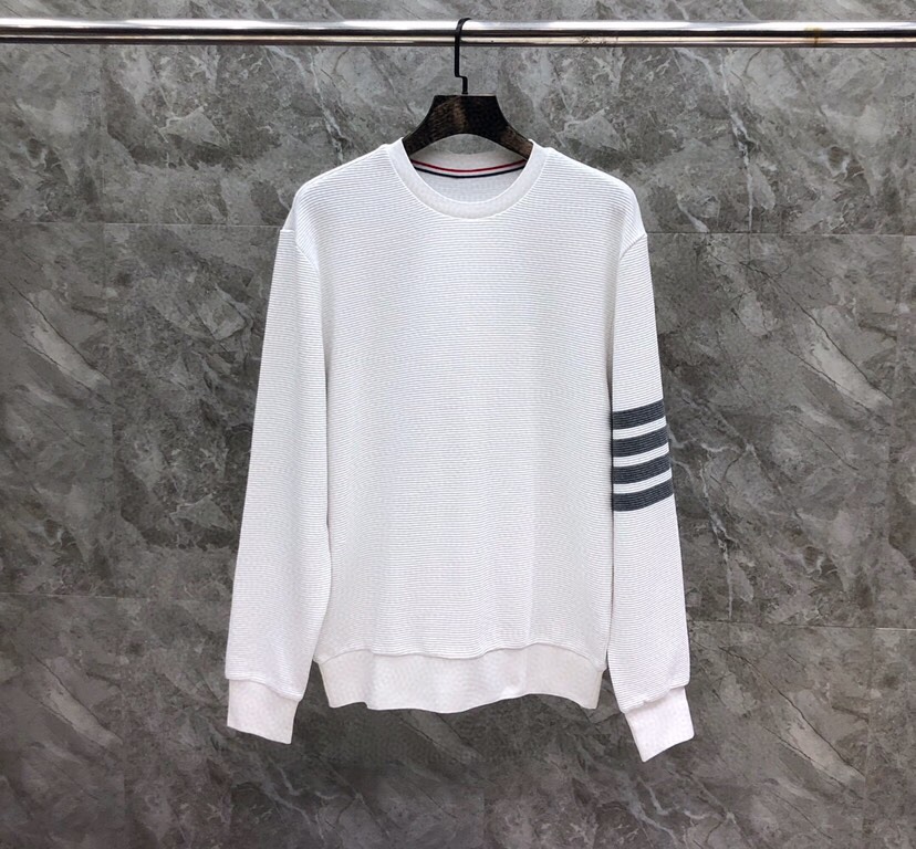 THOM BROWNE 汤姆布朗 “永不过时” TB水波纹色织经典圆领卫衣 可配套装\n码数：1-4 颜