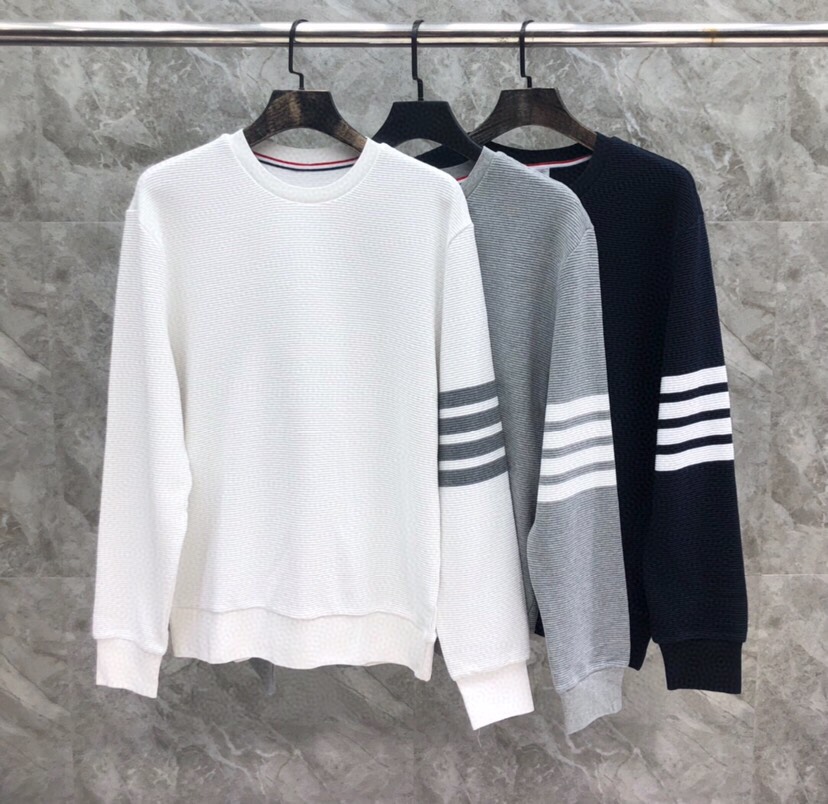 THOM BROWNE 汤姆布朗 “永不过时” TB水波纹色织经典圆领卫衣 可配套装\n码数：1-4 颜