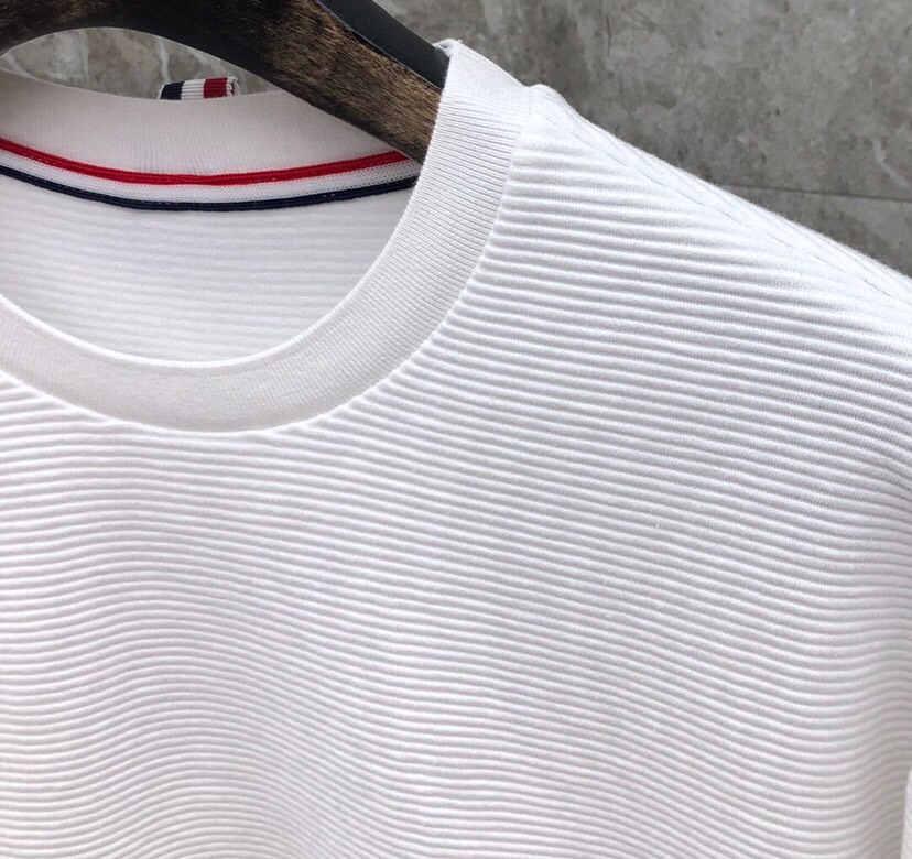 THOM BROWNE 汤姆布朗 “永不过时” TB水波纹色织经典圆领卫衣 可配套装\n码数：1-4 颜