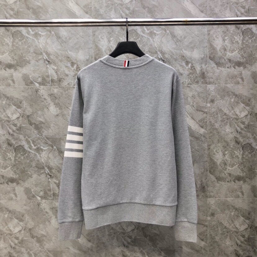 THOM BROWNE 汤姆布朗 “永不过时” TB水波纹色织经典卫衣圆领套装，男女同款情侣款\n码数：